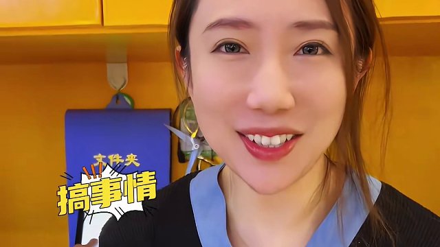 挑战200元刮刮乐找美女老板换火锅，看看这个老板中了多少？#美女老板 #刮刮乐 #吃货 #火锅