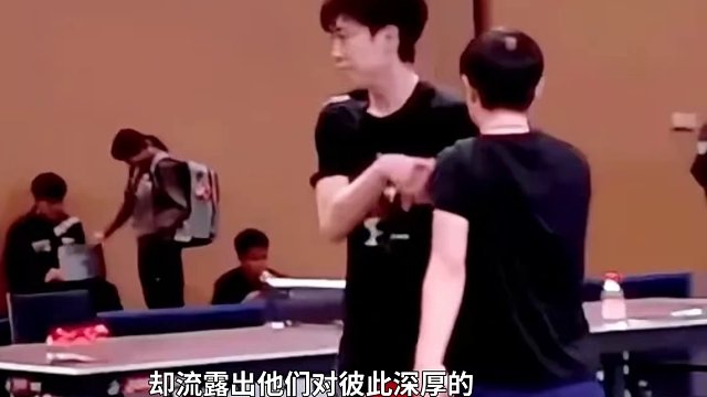 王楚钦的手臂不够用了！舍不得放开的握手#王楚钦孙颖莎 #釜山世乒赛团体赛 #天选混双莎头组合 