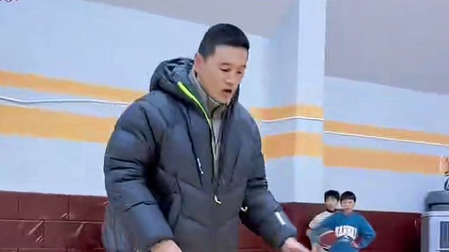 #篮球 #日常训练 #一分钟干货教学 
运球节奏强化及终结
｜炸球后胯下拉回
｜炸球后胯下拉回终结
