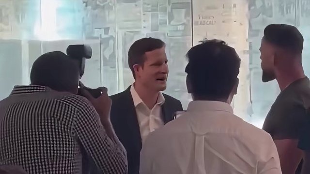 WWE奥斯汀理论与媒体工作者发生矛盾