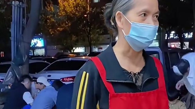 广东佛山帅哥挑战5两螺蛳粉~又要破纪录！又要把汤喝完~#螺蛳粉