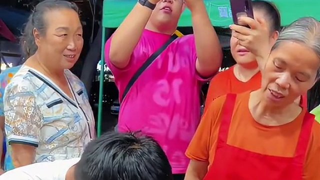 山西帅哥挑战爆辣辣辣辣！阿姨血亏3000块~#螺蛳粉