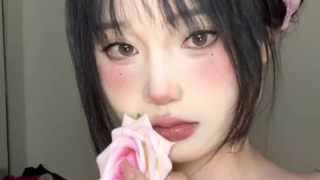 这种人间富贵花的氛围感拍照拍出来真的很好看 一点都不难 非常简单#拍照姿势 #氛围感拍照 #反差 #