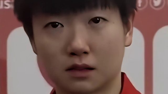 领奖台上刘国梁和柳承敏都为孙颖莎竖起大拇指，她值得！#孙颖莎