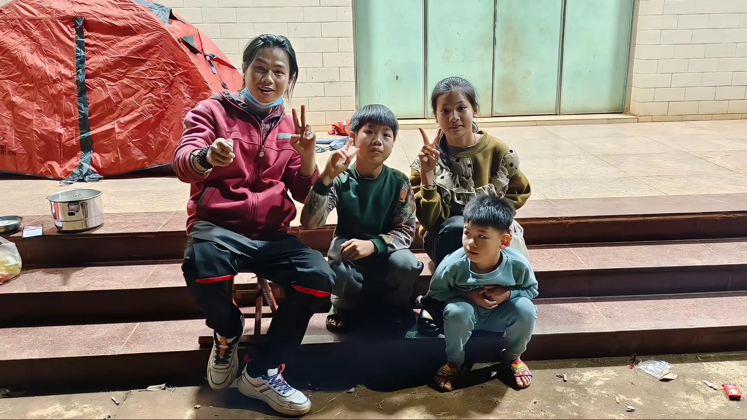 王哥和三个小屁孩的合影留念！