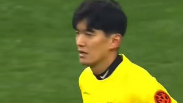 颜骏凌 乌龙助攻！将球挡在马莱莱脚上反弹入网！