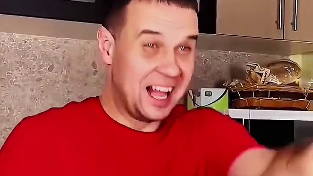 男子把儿子酸奶全部抢走，这简直太过分了！#搞笑视频 #搞笑配音 #搞笑