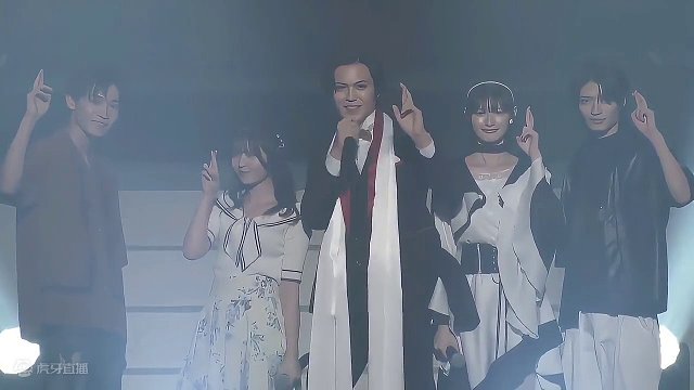 人生短短，不妨我们大胆一点！比如说：在我们最繁华的年纪成为假面骑士！
#卡面来打 #特摄剧 #假面骑