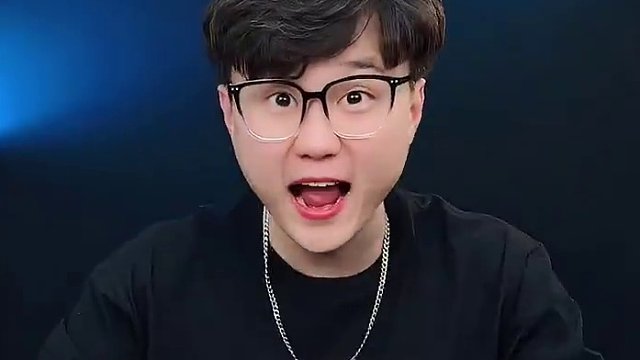 飞行巧克力是什么味道呢？#13型巧克力 #测评 #美食测评 #黑评测