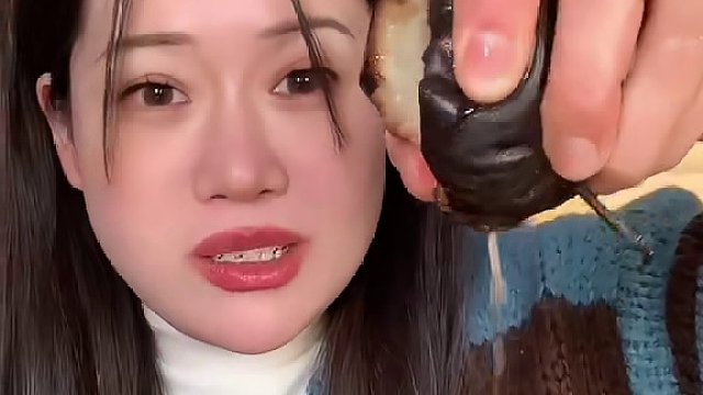 果然还是别人家的特产更好吃！#吃货日常 #特产美食 #解馋 #冻梨 #肉肠