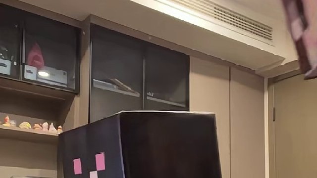 小月：我有的是钱养你？ #家庭帝位 #沙雕日常 #当游戏走进现实 #情侣日常