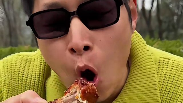 #喜姐炸串 刚刚又上线了8.8五个的爆汁大翅根！我先冲啦～#谁懂这一口的好吃程度 #妈呀太香了