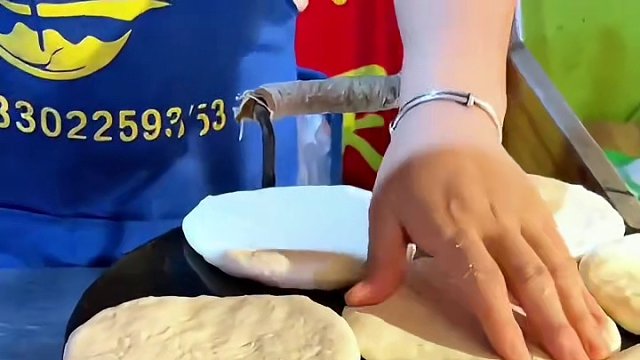 挑战用十二块钱吃遍街头随机美食  可以吃到啥？！ #街头美食 #随拍 #挑战美食 #我是吃货记录生活