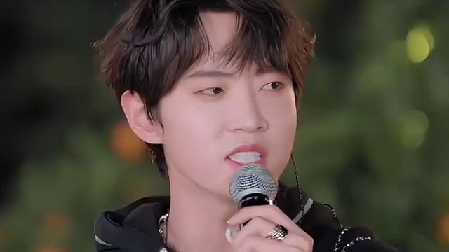 #李泊文挑重点讲笑不活了 这个奖真的是笑不活了#田间的少年