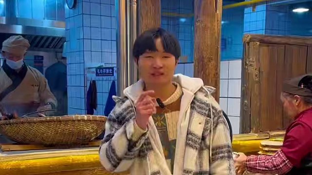 我是没有想到人均十几块就能吃到9个菜，水煮牛肉 酸菜鱼 手工丸子汤 蒜蓉粉丝虾都是下饭菜，吃饭还能看