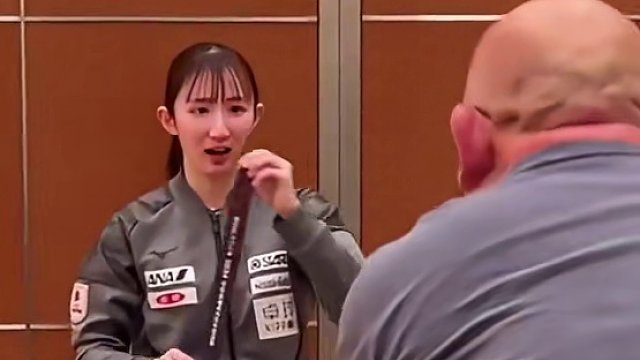 一枚银牌就让早田希娜乐开了花#乒乓球 #比赛现场 #体育的魅力 #釜山世乒赛团体赛