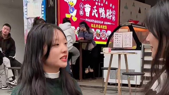 来自贵州的小姐姐挑战曹氏爆辣，你们说她能挑战成功吗#曹氏鸭脖#曹氏鸭脖加盟#曹氏鸭脖官方#曹氏鸭脖爆