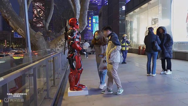 抬手之间 周围的妹子们为我尖叫 #搞笑  #爆笑名场面  #野生大肥扬  #人类迷惑行为 