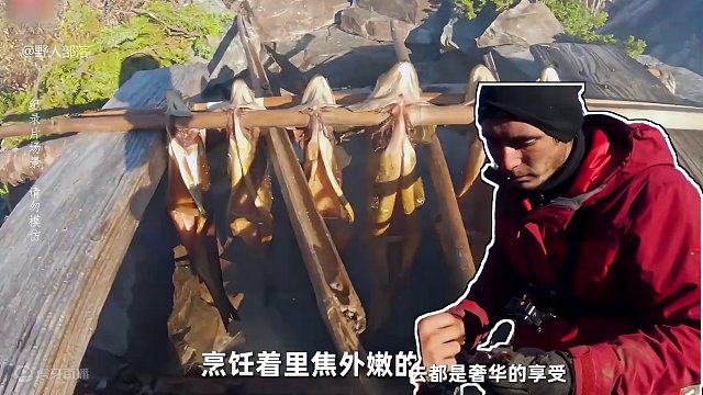12人北极荒野求生，夫妻组合一网捕获20条鳟鱼，烹饪里焦外嫩的熏鱼片#荒野求生#野外生存#户外