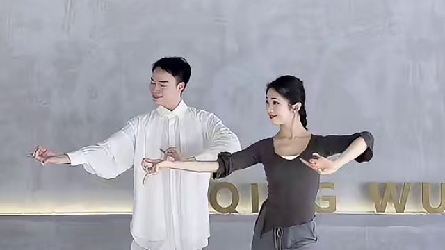 “细品人间烟火色，闲观万事岁月长”传统古典舞的美 #古典舞 #双人舞 #古典身韵 #角色塑造 #身韵