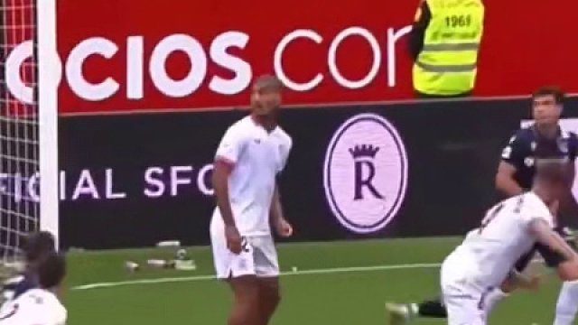 带刀后卫！37岁拉莫斯头球破门！带刀后卫！37岁拉莫斯头球破门！