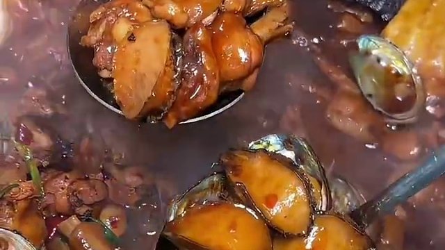 三斤鸡十个鲍鱼 只要99 老友记也太会了#南昌美食 #同城美食 #吃货福利 #真材