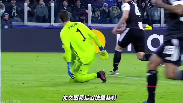 足球赛场哪些热血沸腾的铲球名场面瞬间，真的太不可思议了#dou来足球季 #足球的魅力