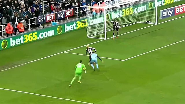 足球赛场哪些超乎常人的极限操作！真的太匪夷所思了#dou来足球季 #足球的魅力