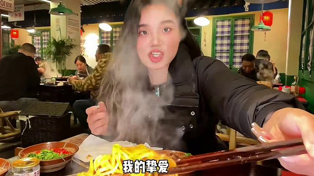 果然武胜路的美食永远都可以相信！锅底我直接打包回家连吃了2顿的神仙火锅！千层肚腰花必点直接让人吃挂住