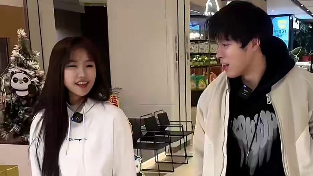 第一次见甜品也能吃哭老板的狠人 阿疯带表妹狠狠地给自助餐老板上了一课#自助餐 #潮汕牛肉火锅 #甜品