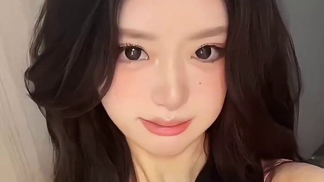 毛茸茸的嫩桃妆~春天都来画！！#春日妆容#花洛莉亚眼影盘 #花洛莉亚女生宿舍系列