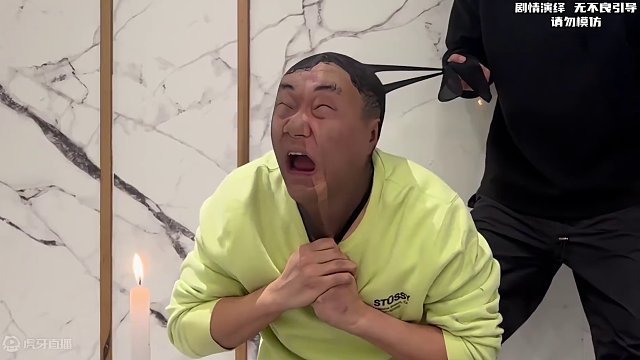 丝袜吹蜡烛 就是对自己的脸有自信#吹蜡烛挑战 #办公室游戏 #综艺搞笑 #看一遍笑一遍 #随拍