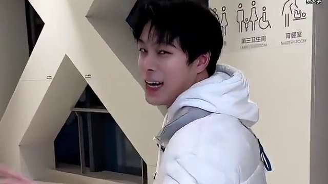 阿疯带上表妹把甜品当自助吃，库存全清空了 老板怀疑人生#蛋糕 #自助餐 #甜品治愈一切 #谁懂这一口