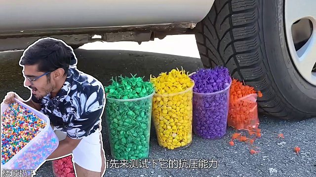 把50000个摔炮从楼顶倒下，场面能有多壮观？最后大开眼界！