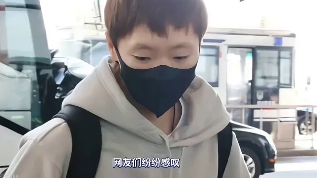 王曼昱刘海火了！网友：她的托尼老师毕业了#国乒 #王曼昱 #新加坡大满贯 #刘海 #托尼老师 #王楚