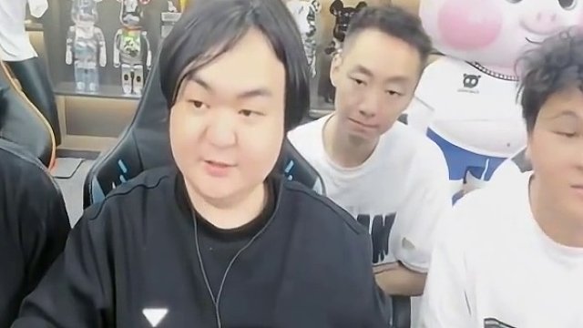 #陈伯全能王 #这个主播不一般 #识货种草官 第二周六人垫底赛第二日 猪刚鬣拿下垫底赛冠军在垫底赛结