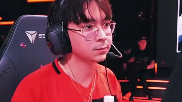 瓦488 | 三分之二秒，放倒了三个 #无畏契约 #这波操作很秀 #相当炸裂 #无畏契约洪荒怒焰上线