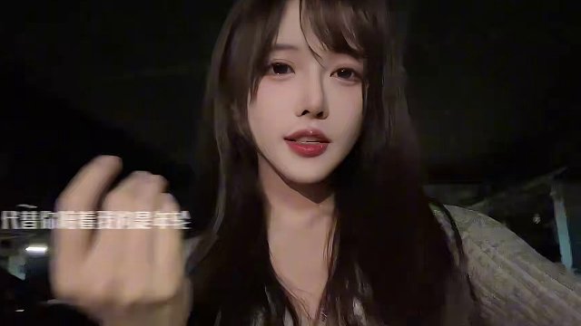 是谁～ 印在谁的嘴唇～ #年轮 #炙热计划 #停车场唱歌 #年轮dj #甜妹