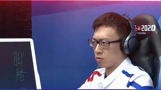 史上最怂的地主！手握两炸天牌也能输，快洗洗睡吧#斗地主的百种姿势 #斗地主残局