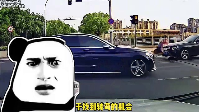 三轮车后溜撞到视频车后跑路，结局万万没想到…#溜车 #开车 #正能量