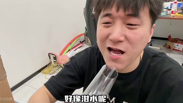 闻味猜物 玩这个游戏你甚至什么都不用吃#闻味猜物 #看一遍笑一遍 #随拍 #综艺搞笑 #办公室游戏