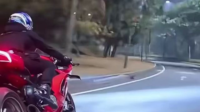 如果人生可以重来，你会选择朋友还是恋人？让我们一起探索这个充满未知的选择吧！#机车 #机车摄影 #风