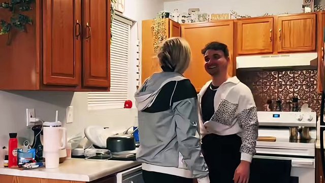 看着不像演的，好像被打的不轻