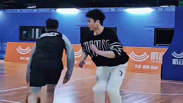 #篮球技巧教学 #篮球技巧 背后运球这么高效的动作兄弟们做不好？这个小细节你知道吗？