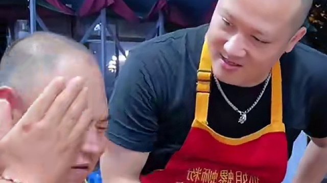 河北“辣王”又来挑战10碗爆辣！你觉得她能成功吗？#螺蛳粉