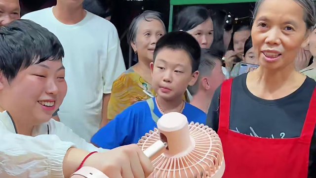 美女吃完3两又加2两！现在又挑战4两！简直巾帼不让须眉！#螺蛳粉