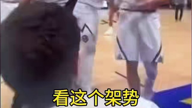 “球迷场边调侃穆雷，被保安驱逐出场。”围绕这件事，我们一起回顾下穆雷过去的故事。#穆雷 #约基奇 #