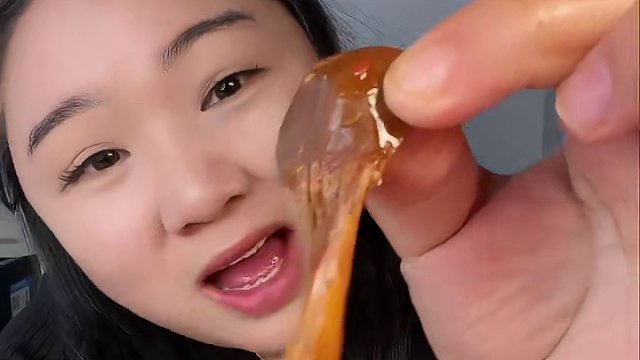 追剧不二之选！香辣鸭脆肠，香香辣辣的真的绝了！#零食推荐#妈呀太香了#好吃到停不下来