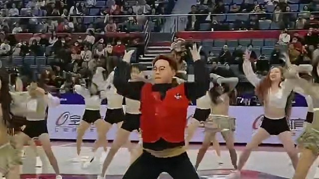 #拖地小哥爆改WCBA啦啦队 #比赛现场 #wcba全明星 #蕞红啦啦队 #wcba