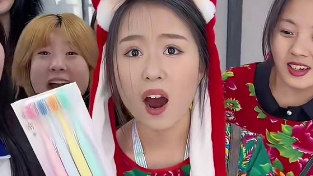 奖励竟然还可以这样发#办公室游戏 #搞笑视频 #专治不开心 #抠门老板